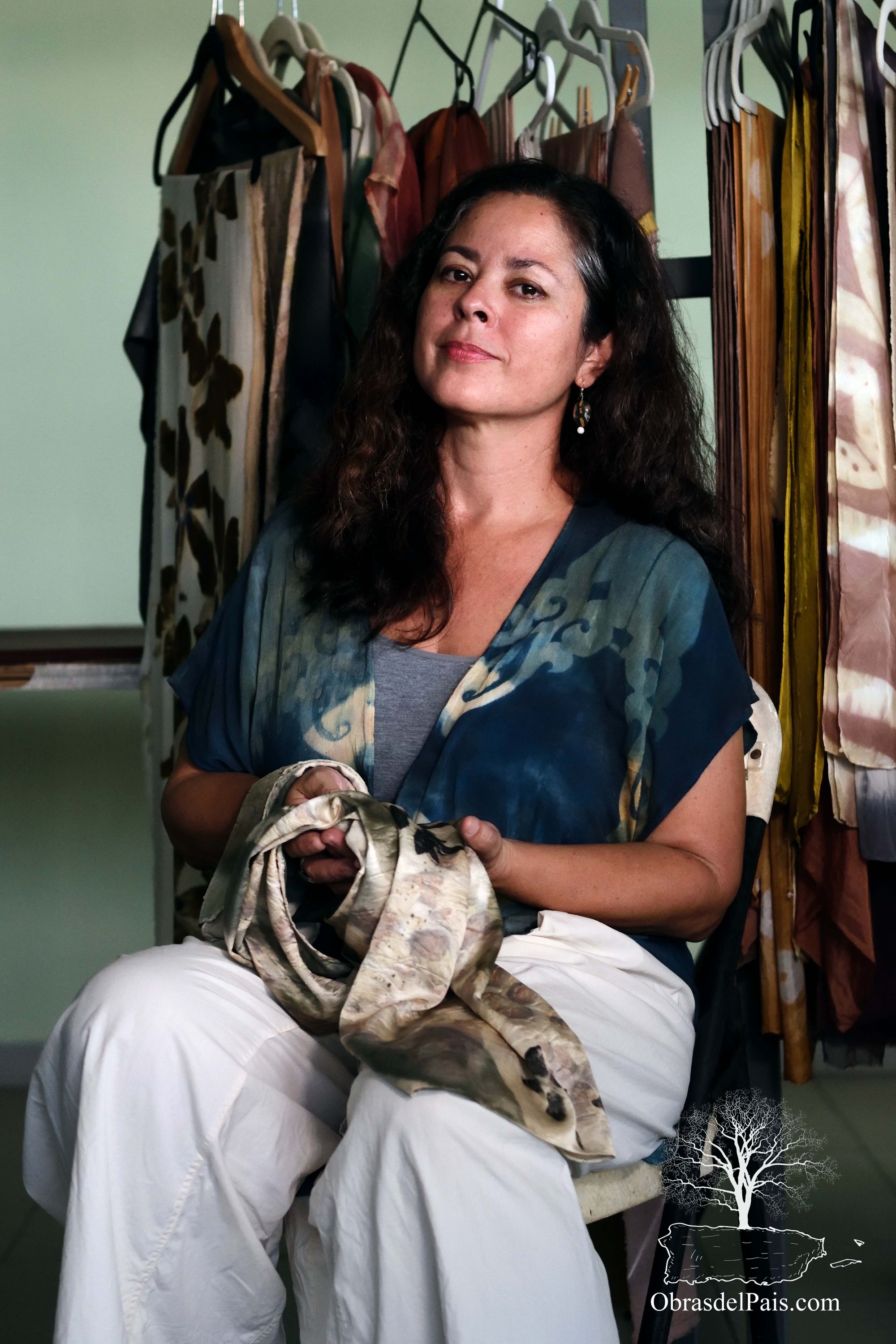 Gladys Serrano, Textiles teñidos y estampados
